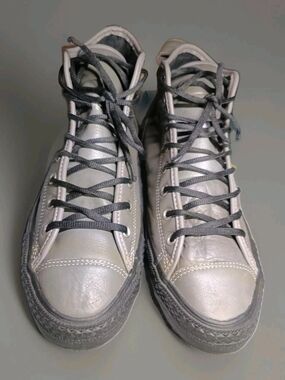 Converse All Stars Mens Size 11 Mid Hi Sneakers Gray Leather Upper & Black Soles